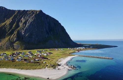 Vestvagøy Ski Chalet | Scenic Seaside View Lofoten with Oceanfront Amenities