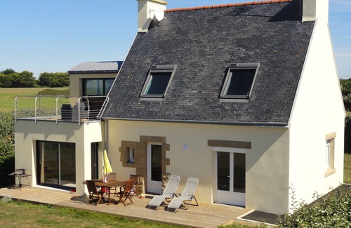 Plovan Villa | Beachfront Seaside Villa with Pool and Pet-Friendly Access
