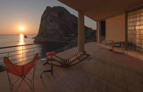 Capo Zafferano Villa | Cozy Seaside Villa with Family-Friendly Amenities