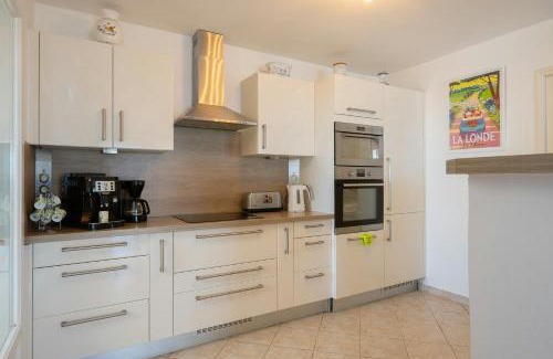 La Londe-les-Maures House | Seaside Villa With Panoramic Views In Les Îles D'or