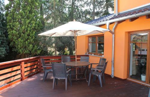 Leipzig Villa | Pet-Friendly Seaside Villa Leipzig with Hot Tub & Kitchen