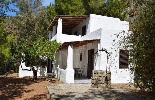 Lipari Villa | Seaside Villa with Exclusive Beach Access and Spa Amenities