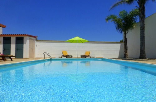 Lendinuso Villa | Cozy Seaside Villa with Private Pool and Lush Gardens