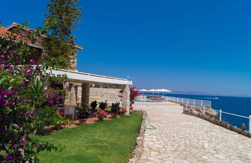 Kato Sounion Villa | Seaside Villa with Private Pool and Breathtaking Aegean Views