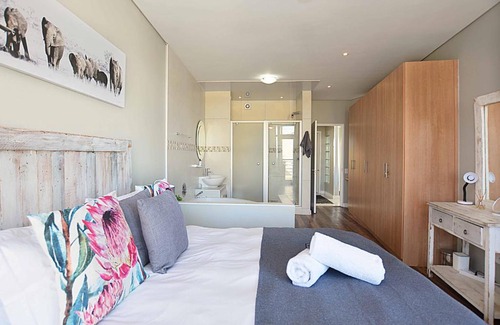 Big Bay Apartment | Beachfront Retreat: Seaside Village Penthouse with Hot Tub