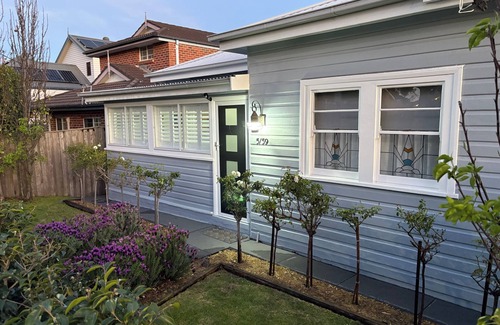 Shellharbour Cottage | Seaside Village Cottage Charm
