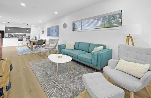 Shellharbour House | Kid-Friendly Seaside Village Retreat with Top Guest Ratings