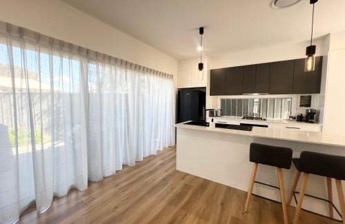 Shellharbour House | Kid-Friendly Seaside Village Retreat with Top Guest Ratings