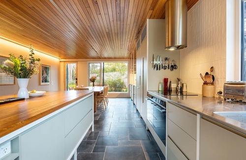 Somers House | Seasom with pool and spa in beautiful Somers