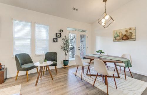 Aurora Apartment | Stylish Aurora Condo with Fireplace & Seasonal Pool Access