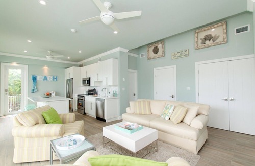 Islamorada House | Idyllic Waterfront Retreat in Venetian Shores with Pool & Dock