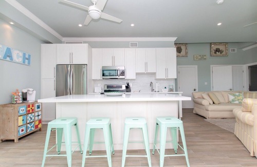 Islamorada House | Idyllic Waterfront Retreat in Venetian Shores with Pool & Dock