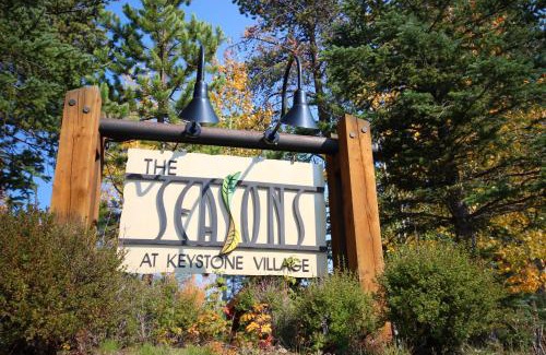 Lakeside Village House | Experience Seasons 1860: Family-Friendly with a Hot Tub