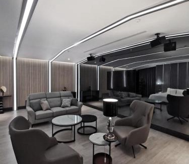 Gushan District Hotel | Elegant Seasons Boutique Motel with Pool and Hot Tub