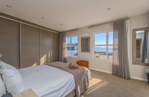 Calypso Beach House | Serene Seasons at Langebaan - Family-Friendly Getaway