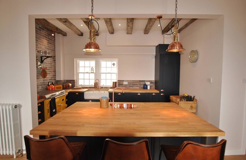 Pittenweem Apartment | Seaspray: Harbourfront Home with Family & Pet-Friendly Charm