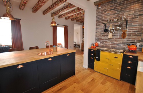 Pittenweem Apartment | Seaspray: Harbourfront Home with Family & Pet-Friendly Charm
