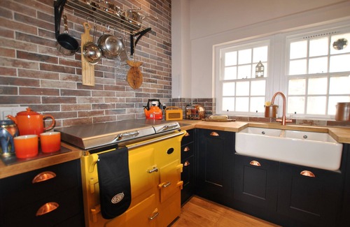 Pittenweem Apartment | Seaspray: Harbourfront Home with Family & Pet-Friendly Charm