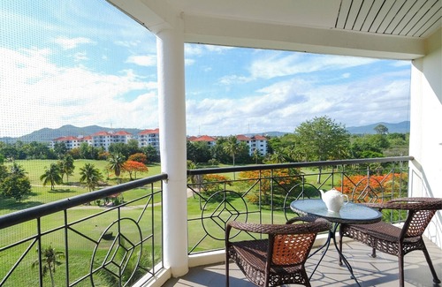 Ban Chang Apartment | Relax at Seastar Hotel with Pool and Family-Friendly Services