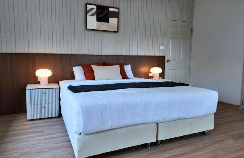 Ban Chang Hotel | Seastar Hotel: Family-Friendly Stay with Pool & Restaurant