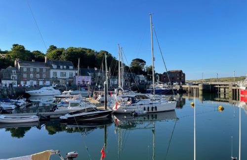 Treator Apartment | Eco-Friendly Seasteps Padstow: Family Friendly with Hot Tub