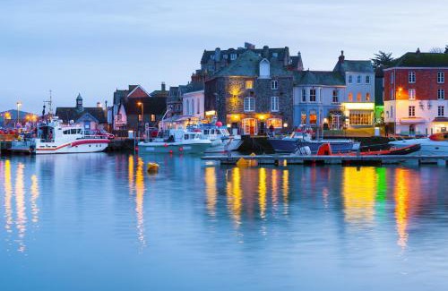 Treator Apartment | Eco-Friendly Seasteps Padstow: Family Friendly with Hot Tub