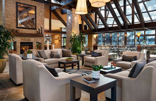 SeaTac Hotel | Discover Seattle Airport Marriott: Premier Stay with Spa & Dining