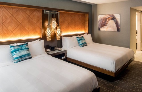 SeaTac Hotel | Discover Seattle Airport Marriott: Premier Stay with Spa & Dining