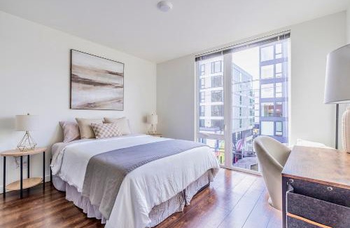 Mann Apartment | Modern Seattle Penthouse with Rooftop & Pet-Friendly Options