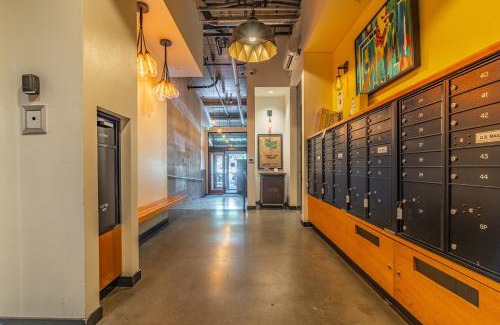 Mann Apartment | Modern Seattle Penthouse with Rooftop & Pet-Friendly Options
