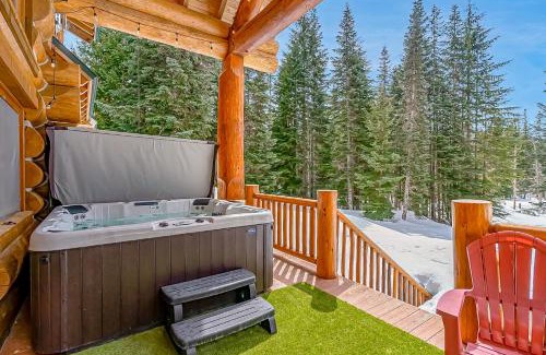 Snoqualmie Pass House | Cozy Seattle Mountain Home with Hot Tub and Pet-Friendly Amenities