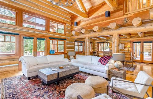 Snoqualmie Pass House | Cozy Seattle Mountain Home with Hot Tub and Pet-Friendly Amenities