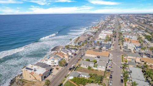 South Oceanside House | Oceanfront Seaview 1135A: Pet-Friendly Retreat with Beach Access