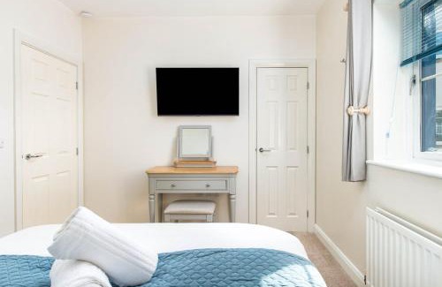 Portishead House | Seaview 2-Bed with Private Parking, Portishead