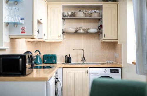 Portishead House | Seaview 2-Bed with Private Parking, Portishead