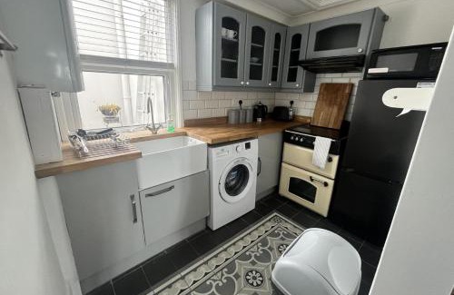 Southwick Apartment | Relaxing Seaside Retreat in Shoreham with Spa Access