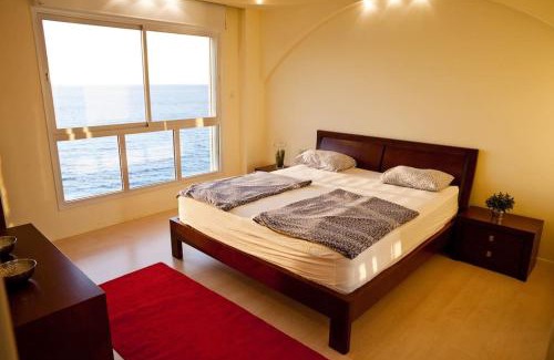 Netanya Apartment | Oceanfront 4BR Penthouse with Private Beach Access