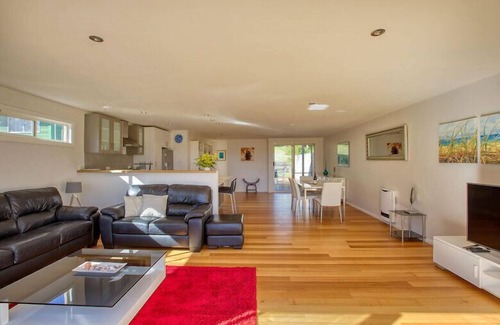 Binalong Bay Apartment | Beautiful Seaview Apartment at Bay of Fires - Rated 9.6/10