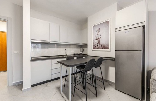 Qender Apartment | Seaview Apartment in the Center of Saranda