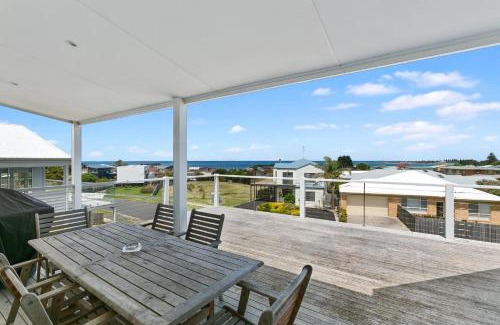Apollo Bay House | Pet-Friendly Seaview Apollo Escape with Family Amenities