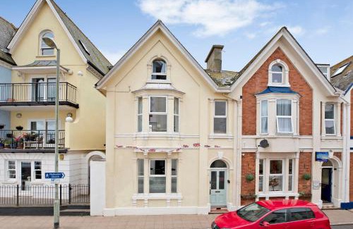 Teignmouth Apartment | Oceanfront Retreat at Seaview - Rated 9/10 by Guests