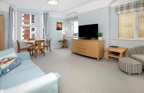 Teignmouth Apartment | Oceanfront Retreat at Seaview - Rated 9/10 by Guests