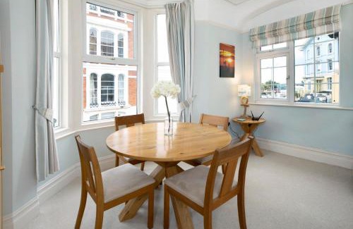 Teignmouth Apartment | Oceanfront Retreat at Seaview - Rated 9/10 by Guests