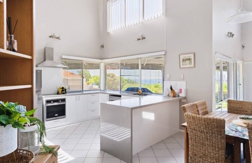 Peppermint Grove Beach House | Pet-Friendly Seaview Beach House with Oceanfront Hot Tub