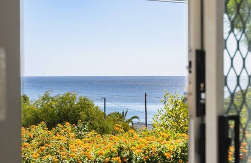 Peppermint Grove Beach House | Pet-Friendly Seaview Beach House with Oceanfront Hot Tub