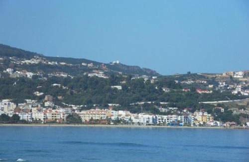 Ain al-Sabah House | Oceanfront Seaview Condo Tabarka: Perfect for Families