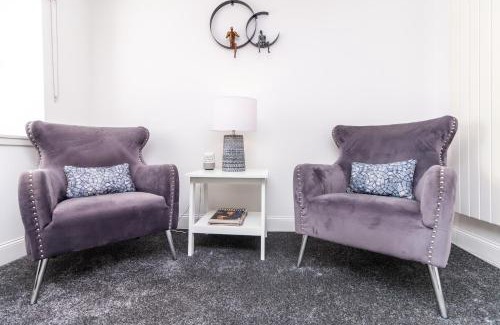 Glenisla Apartment | Pet-Friendly Seaview Cottage in Central Dundee - Rated 9.2/10