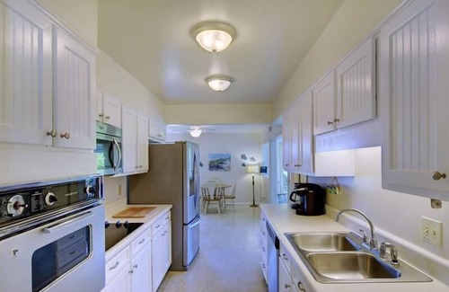 Jekyll Island House | Pet-Friendly Seaview Cottage: Steps to Beach & Ocean Views