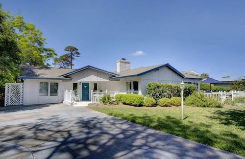 Jekyll Island House | Pet-Friendly Seaview Cottage: Steps to Beach & Ocean Views