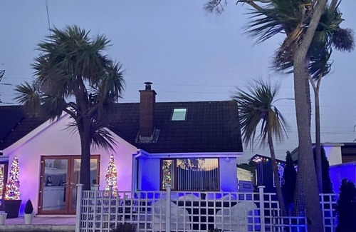 Islandmagee House | Idyllic Seaview Cottage: Spa Retreat on the Island
